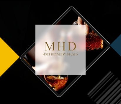 Logo Moët Hennessy Diageo devant une tablette