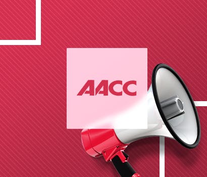 Logo AACC avec un mégaphone