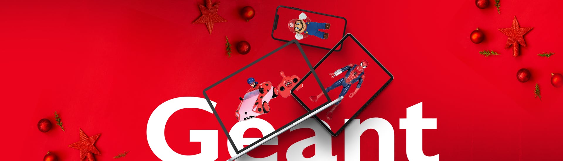 Logo Géant Casino avec des fiches produits de jouet visualisés dans des tablettes, ordinateur portable et smarphone